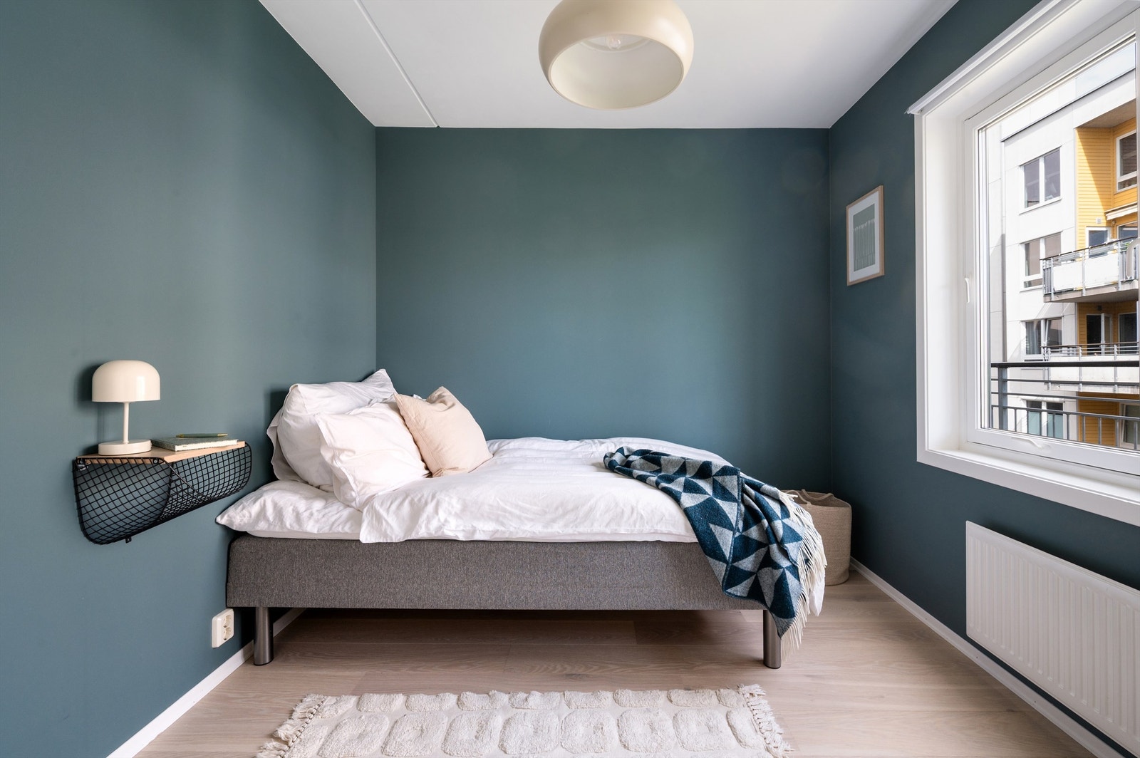 Leilighetens andre soverom passer perfekt til barnerom, gjesterom eller kontor. Galleribilde