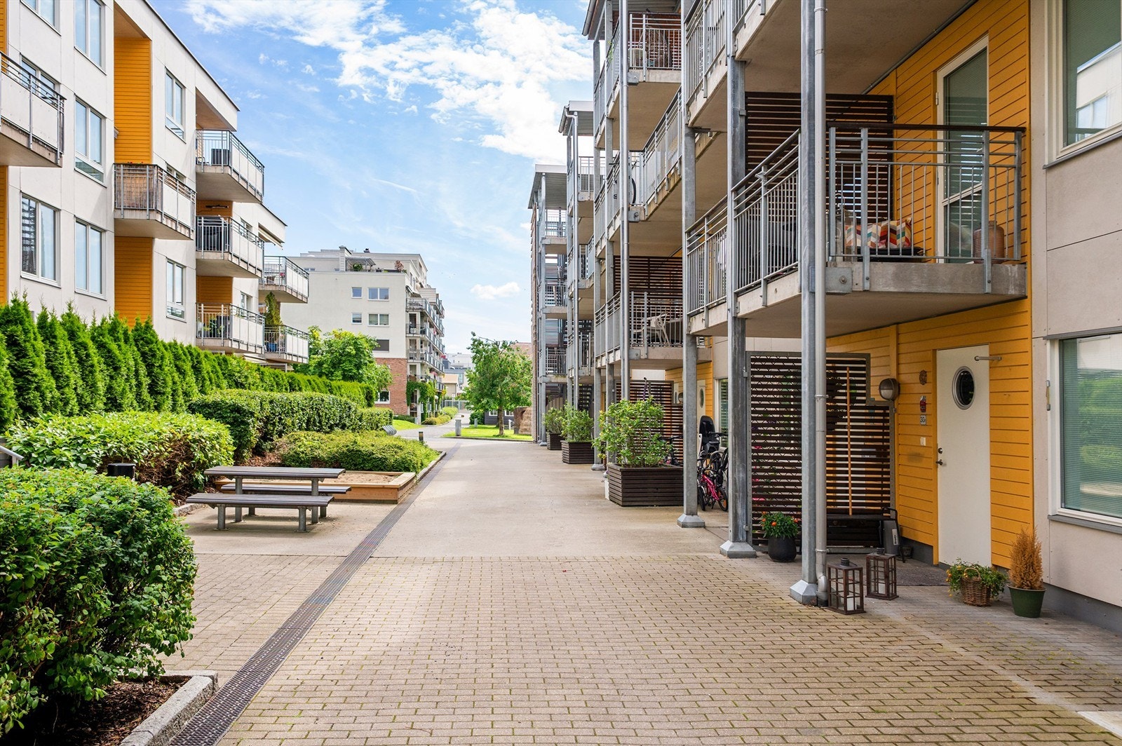 Leiligheten ligger i populære og veldrevne Lørenparken boligsameie på Løren. Galleribilde