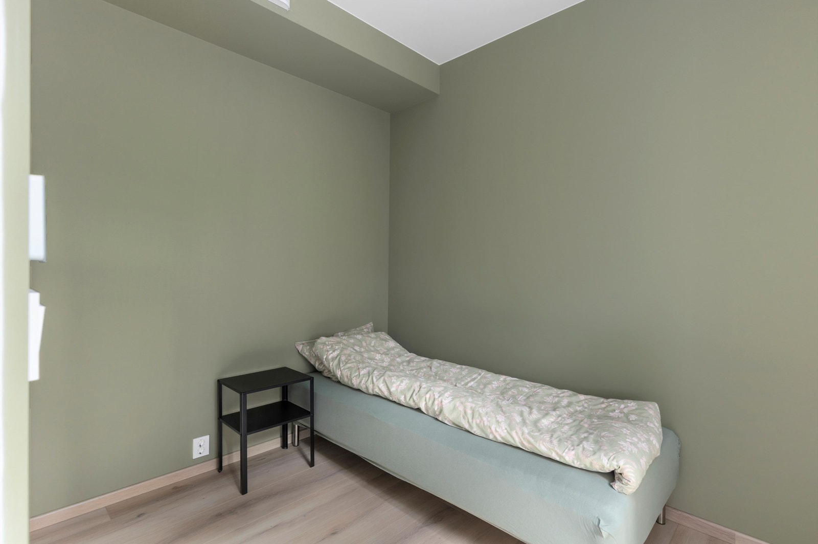 Soverom 2 er på 7 kvm. Rommet kan fint benyttes som barnerom eller kontor hvis ønskelig. Galleribilde