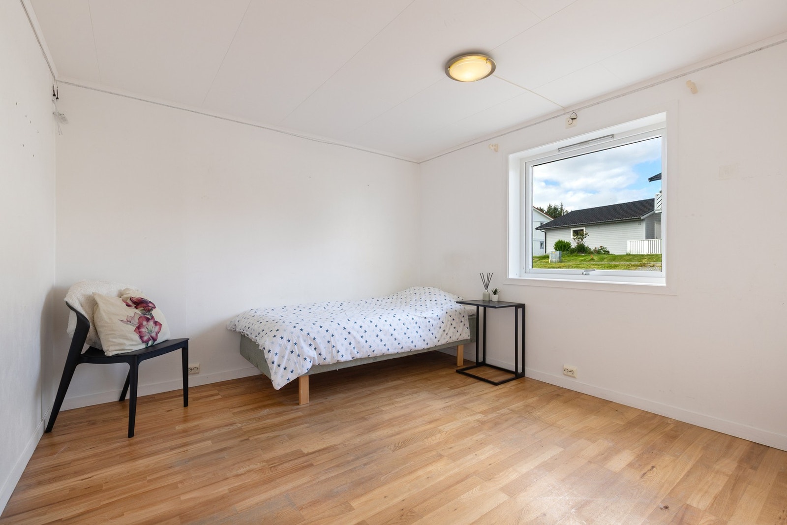 Det er 3 soverom i 1. etasje. Galleribilde