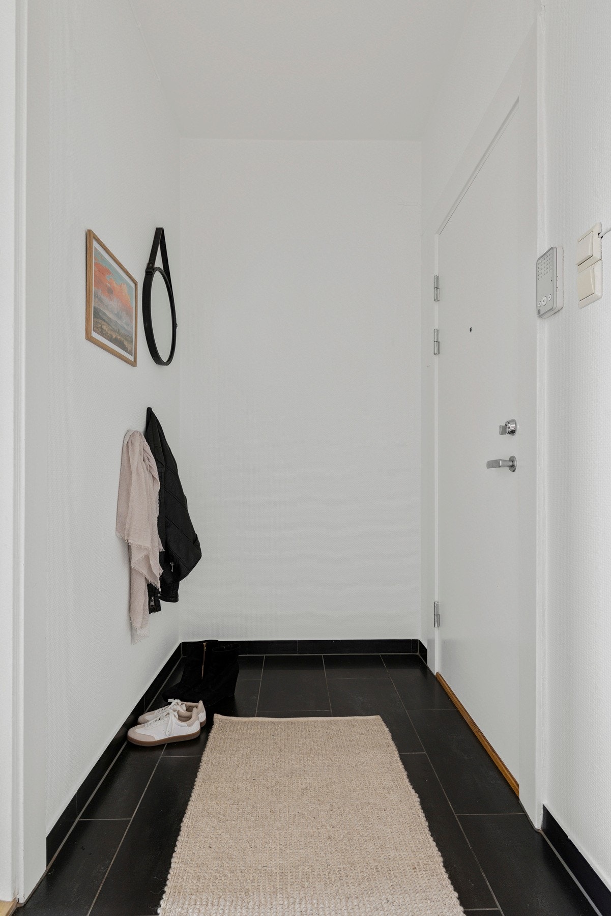 Alle rommene bindes naturlig sammen i entréen. Velkommen inn! Galleribilde