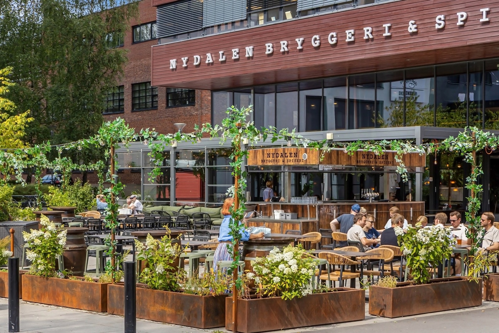 Kun få minutter unna: populære caféer, bakerier og restauranter gir en levende og sosial nabolagsfølelse. Galleribilde