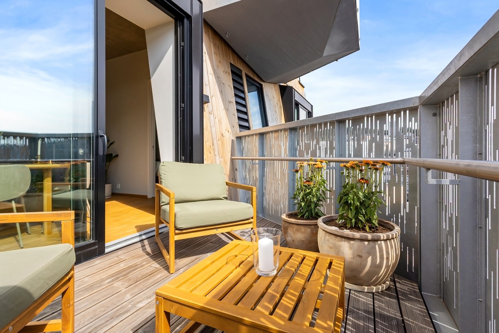 Solrik balkong med vidstrakt utsikt! Galleribilde