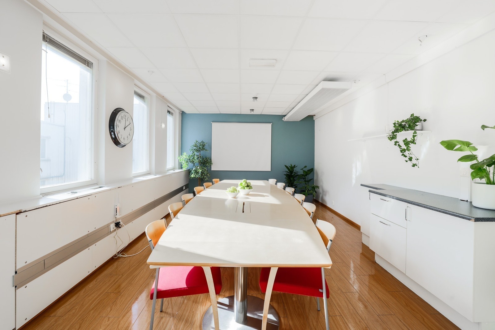 Spiserom/møterom i byggets 3. etasje Galleribilde