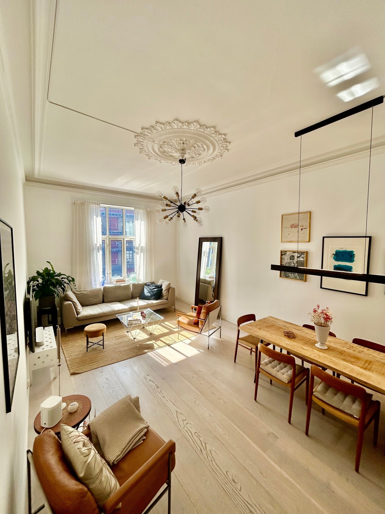 Lys stue med plass til flere soner Galleribilde