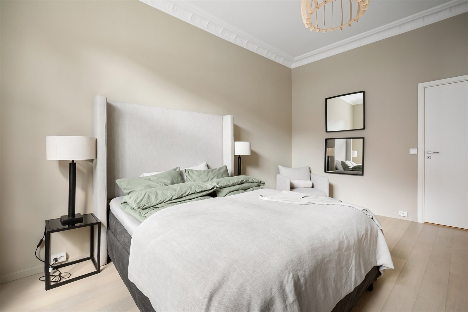 Rikelig med plass til garderobeløsninger. Galleribilde