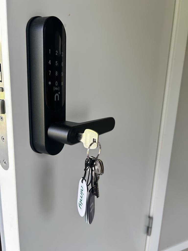 Alle ytterdører har adgang med kode Galleribilde