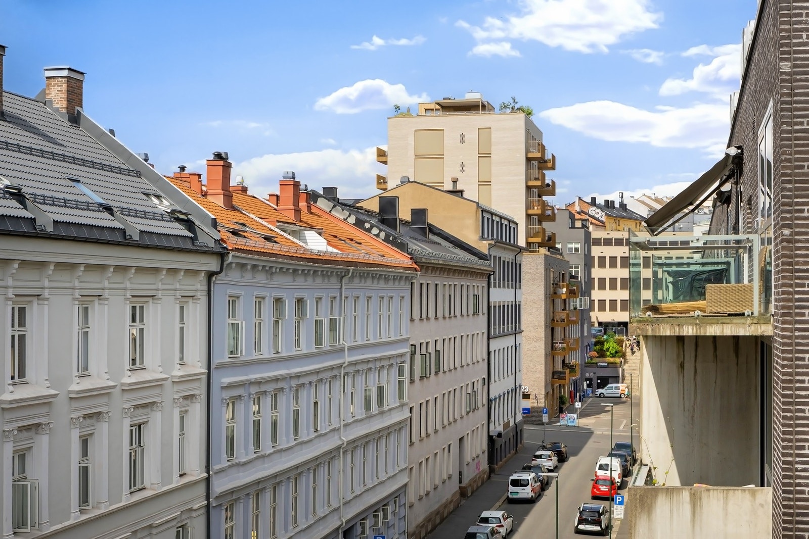 Begge soverommene vender mot rolig gate. Galleribilde