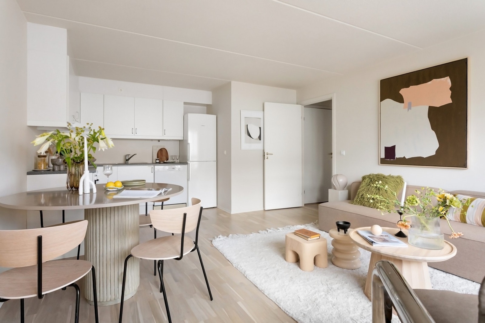 Leiligheten ligger i et nyere boligbygg fra 2003. Galleribilde