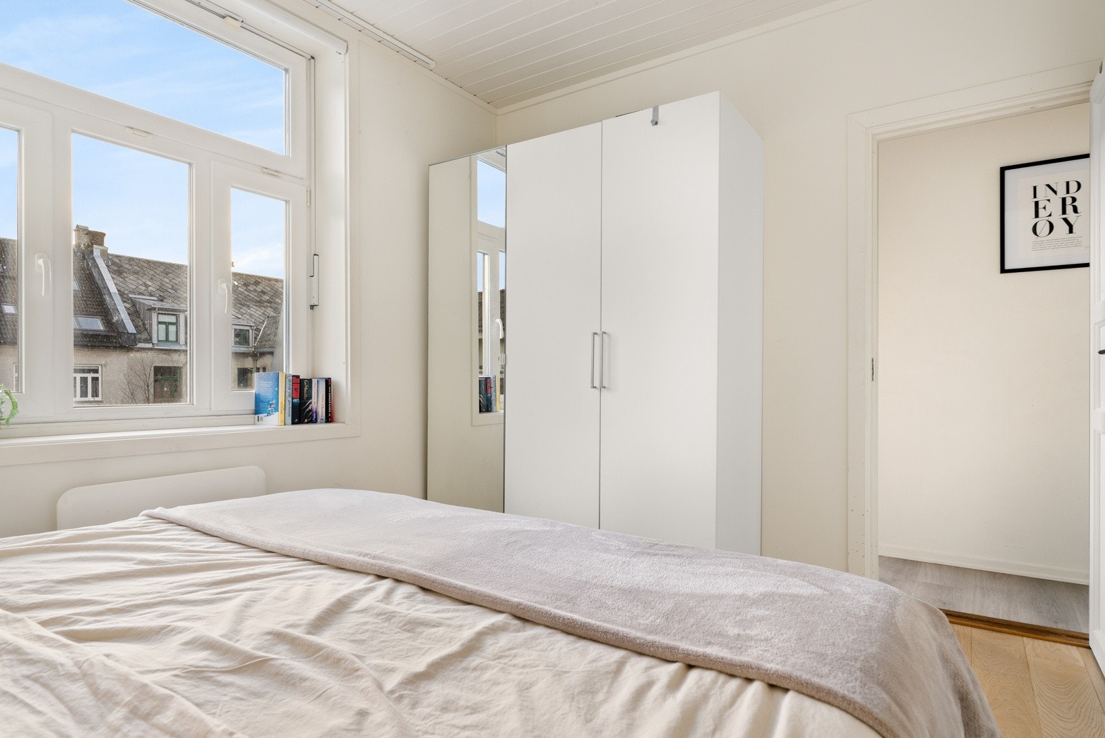 Soverommet har god plass til møblering med dobbeltseng og ønsket garderobeløsning. Galleribilde