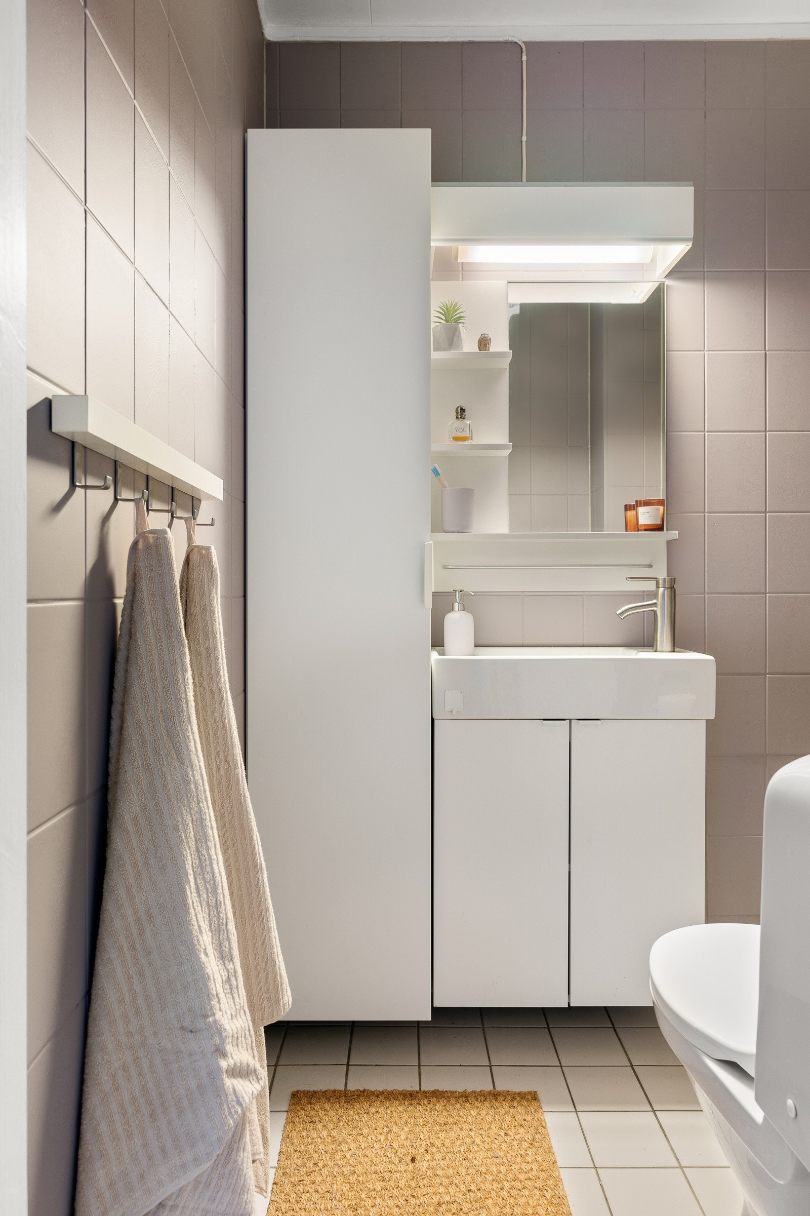 Badet måler 2,8 kvm. Galleribilde