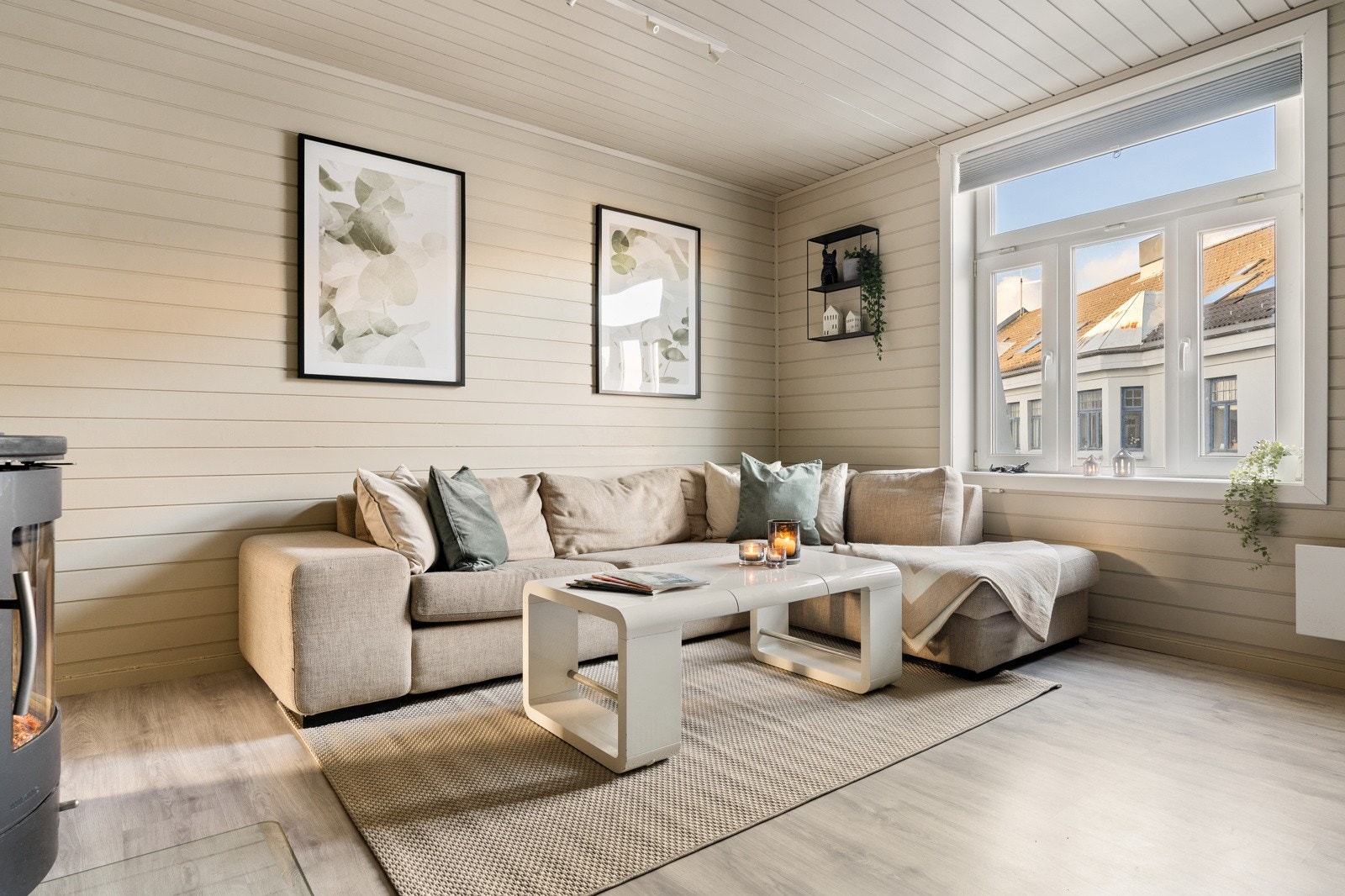 Boligen har god takhøyde på ca. 2,5 meter som sørger for en flott romfølelse. Galleribilde