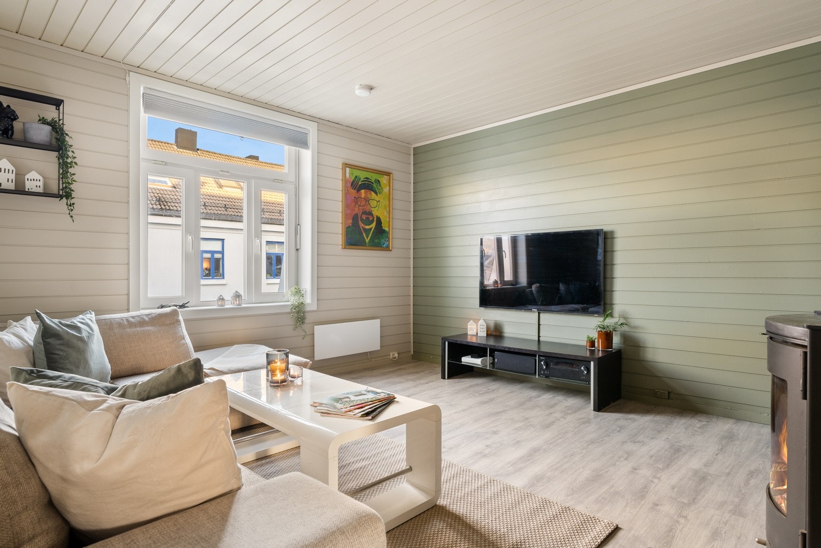 Stuen kan enkelt møbleres etter eget ønske med blant annet sofakrok med tilhørende mediemøblement og egen spisegruppe. Galleribilde