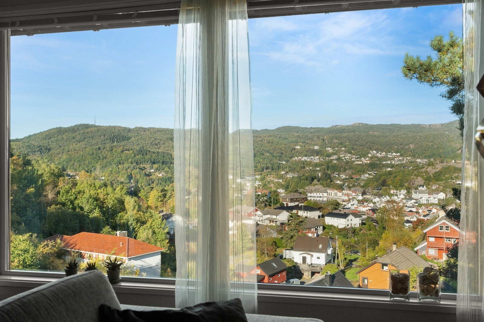 Utsikt over Abaldalen og bykjernen. Galleribilde