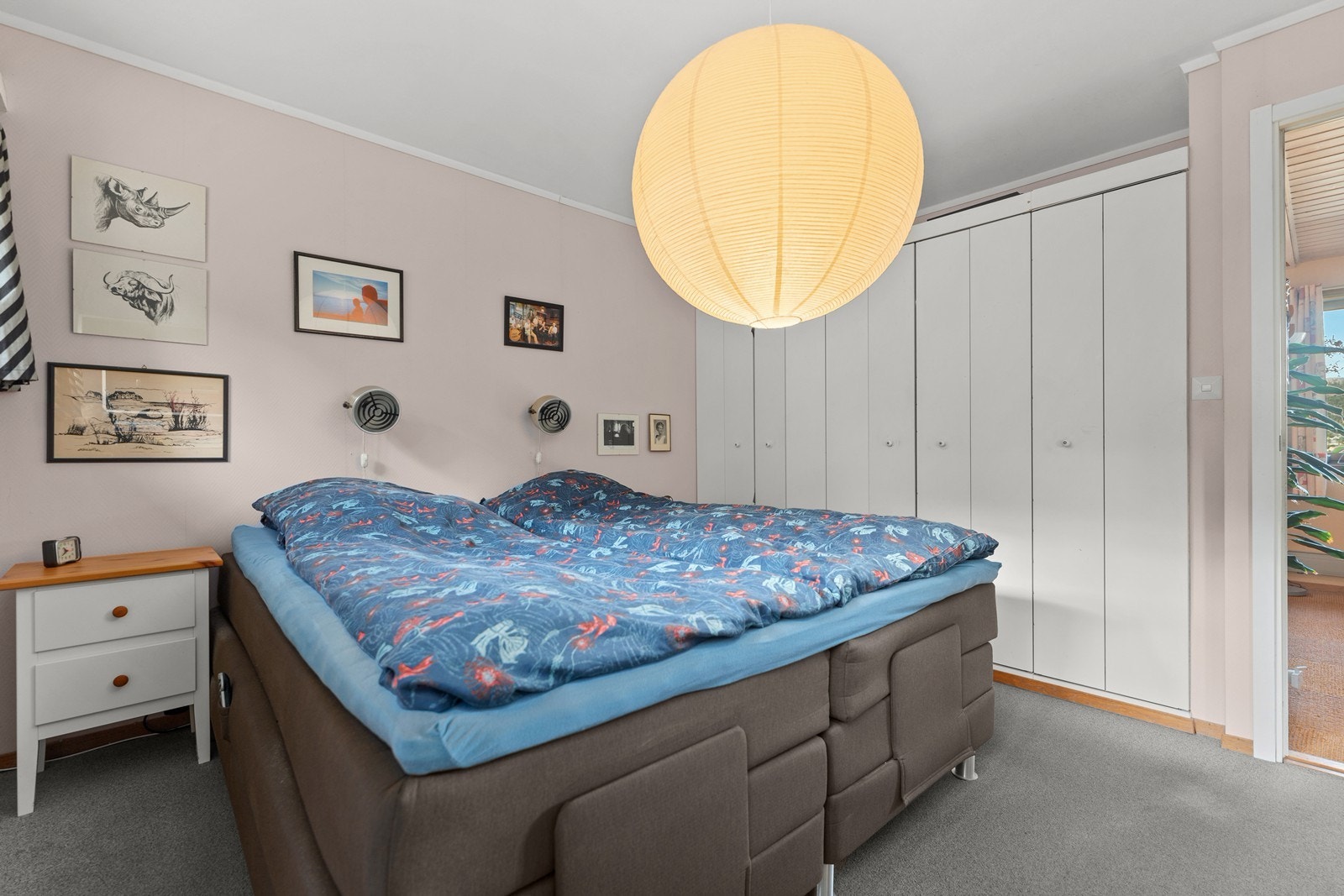 Masse garderobeplass. Galleribilde