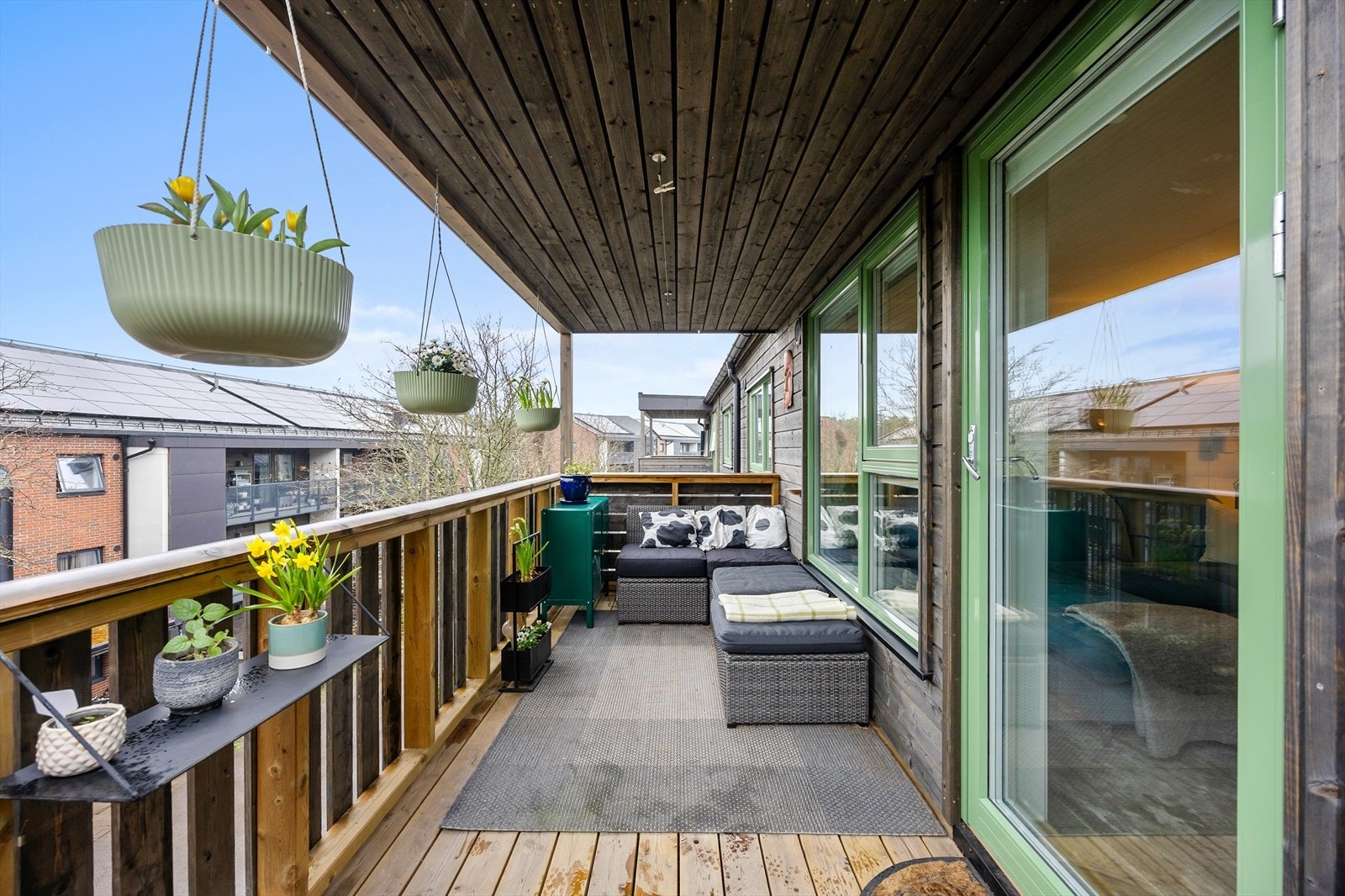 Balkongen har meget gode solforhold. Her kan du nyte kveldssolen etter en lang dag! Galleribilde