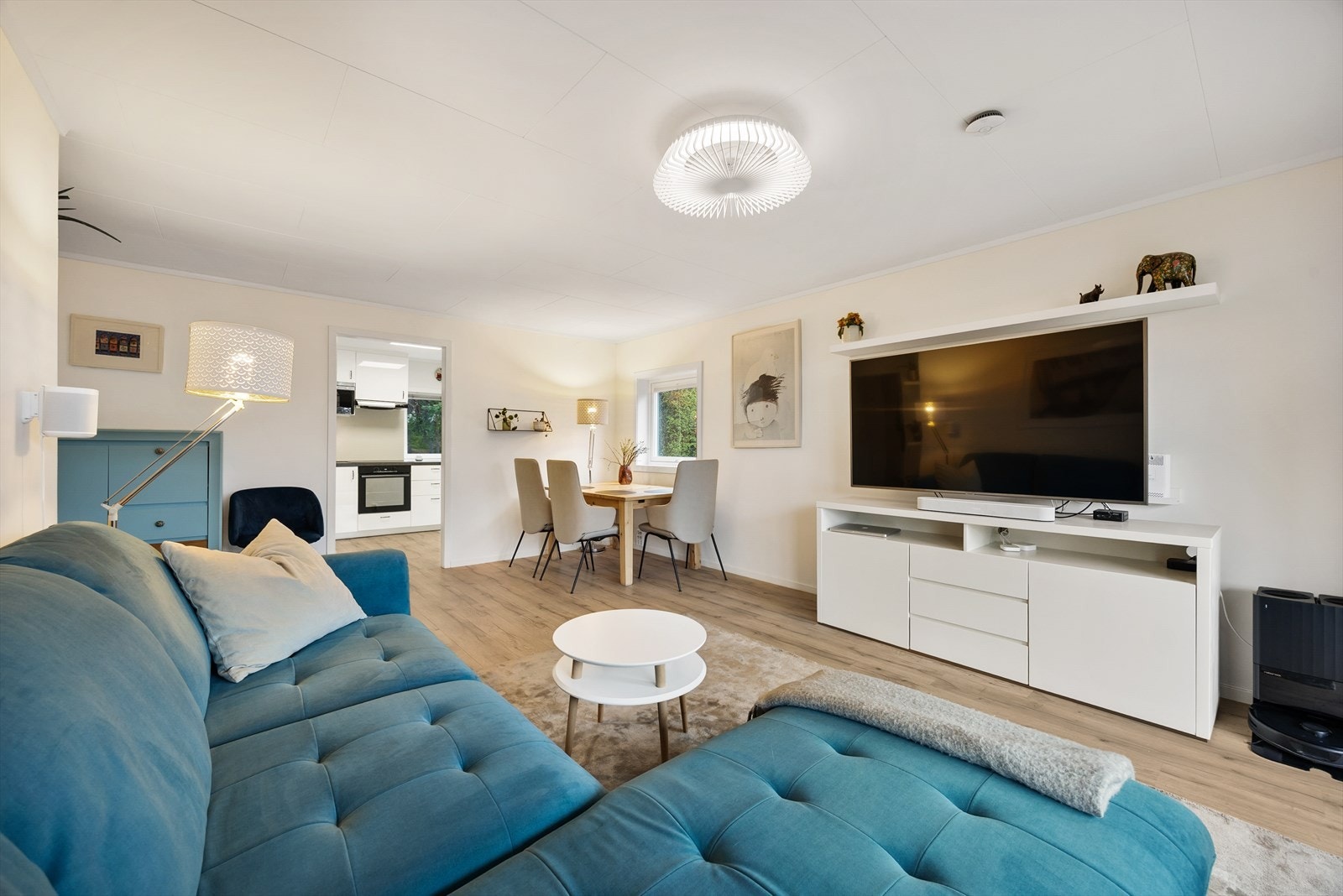 Leiligheten ble totaloppusset i 2015 og malt i 2024. I stuen er det montert ny radiator fra 2024. Galleribilde