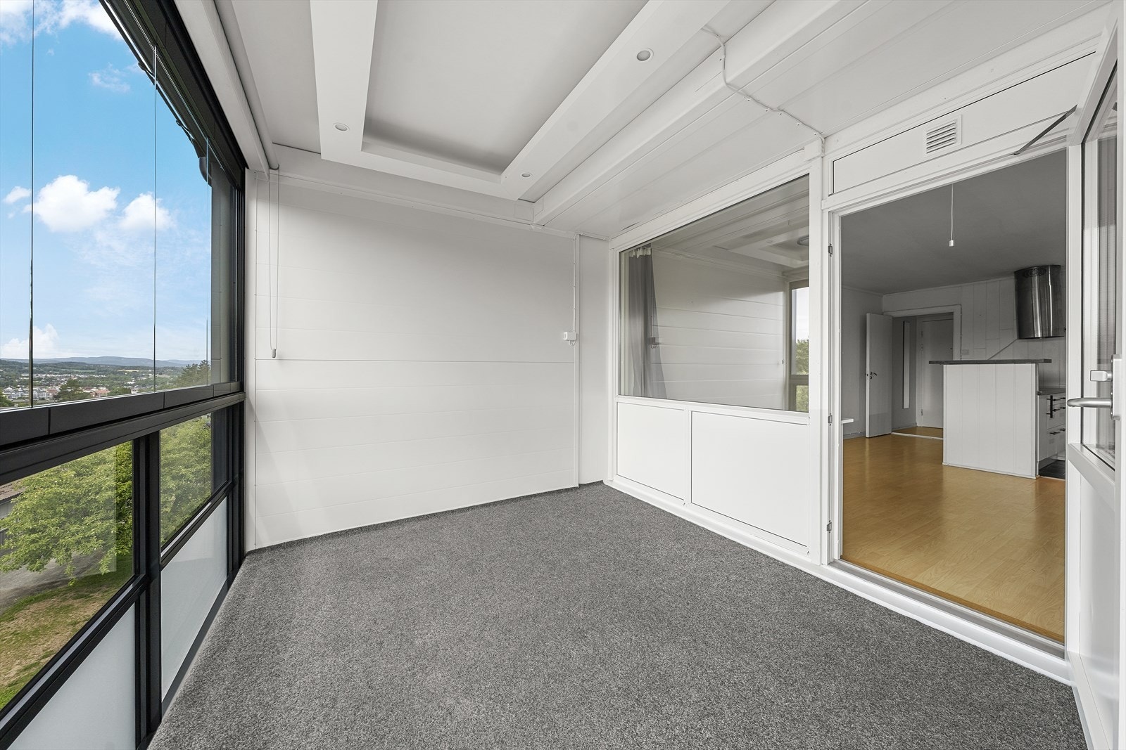 Innglasset balkong fra 2022 Galleribilde