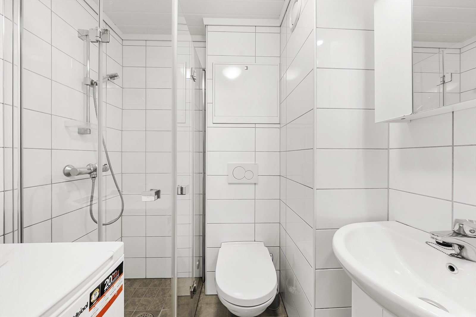 Pent baderom renovert av borettslaget i 2019 Galleribilde