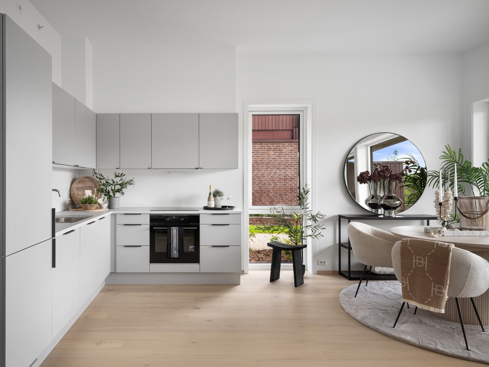 Kjøkken levert fra HTH - Integrerte hvitevarer medfølger Galleribilde