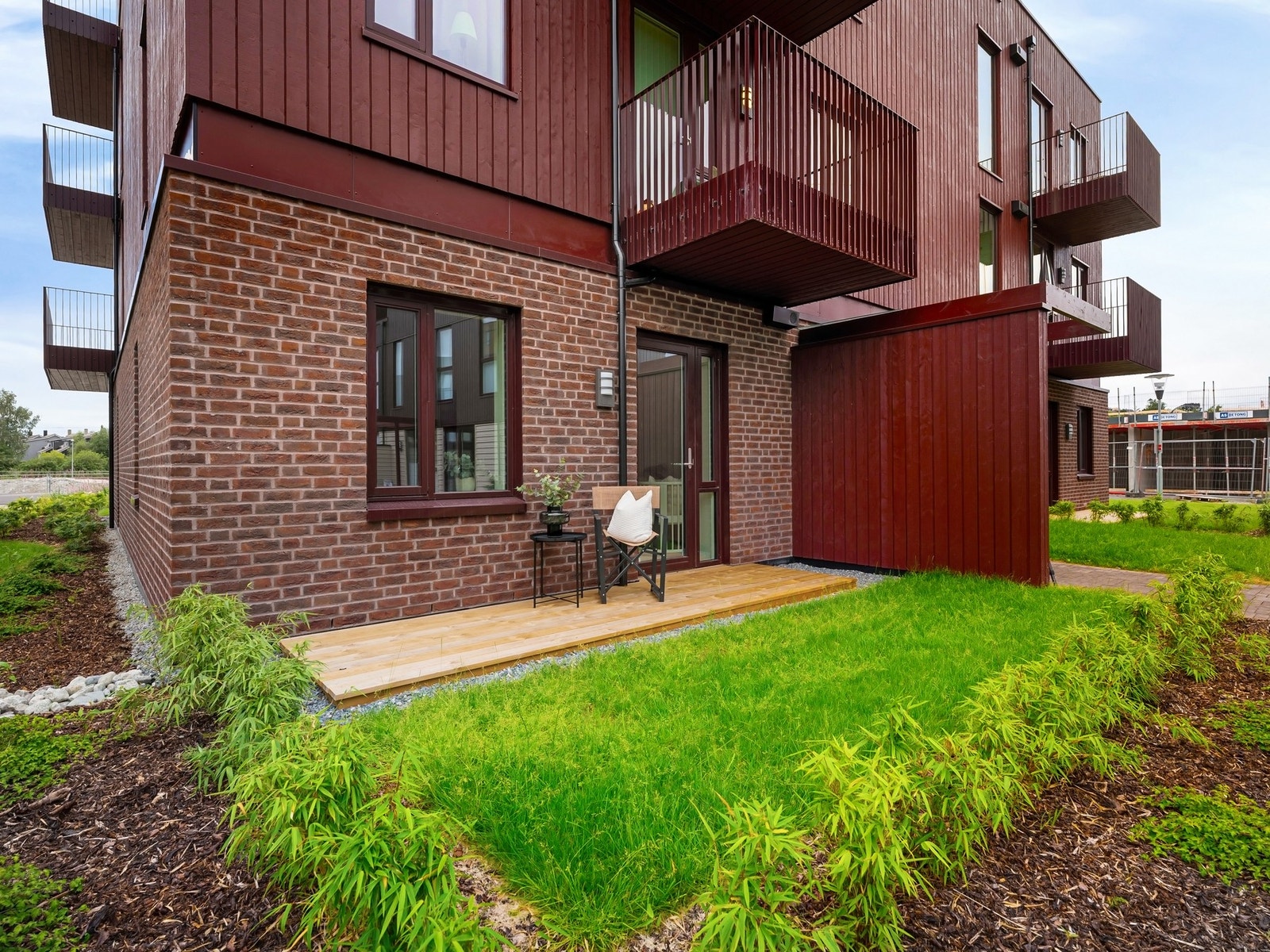 Fra soverom 2 har du utgang til den andre terrassen. Galleribilde