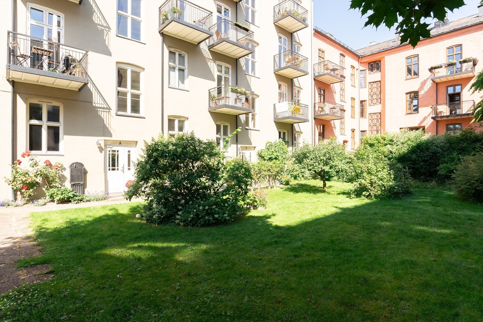 Bakgård. Galleribilde