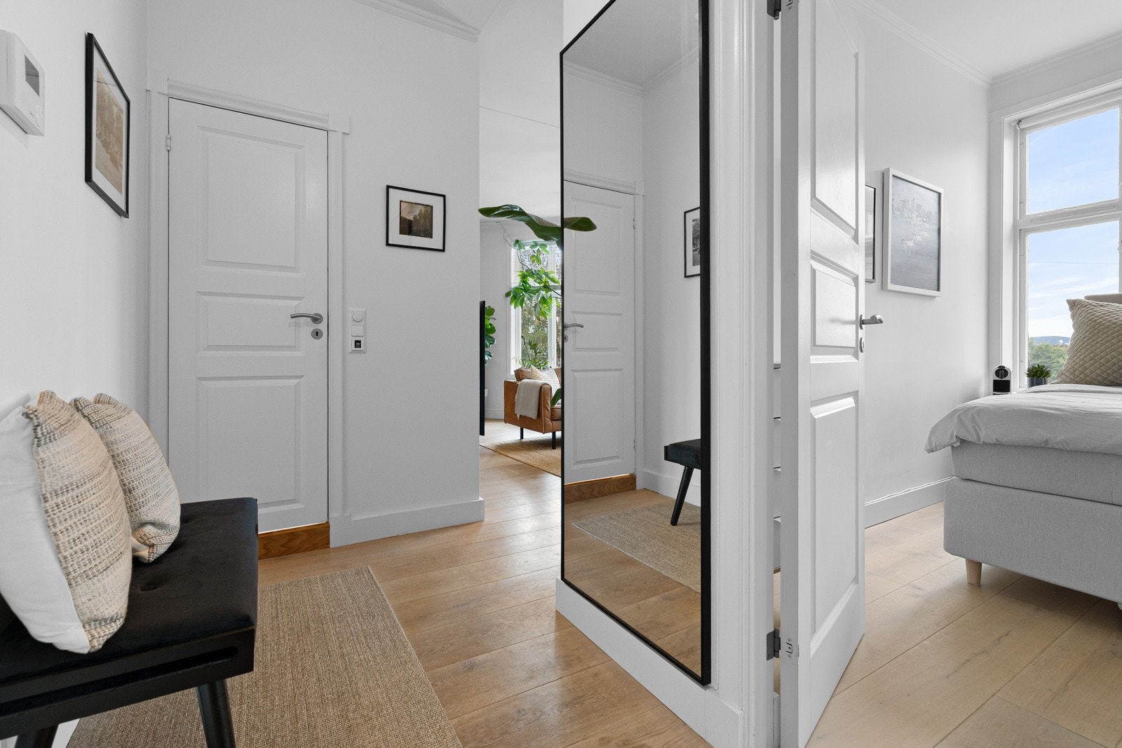 Soverommet er romslig og har god plass til dobbeltseng med nattbord på hver side. Galleribilde