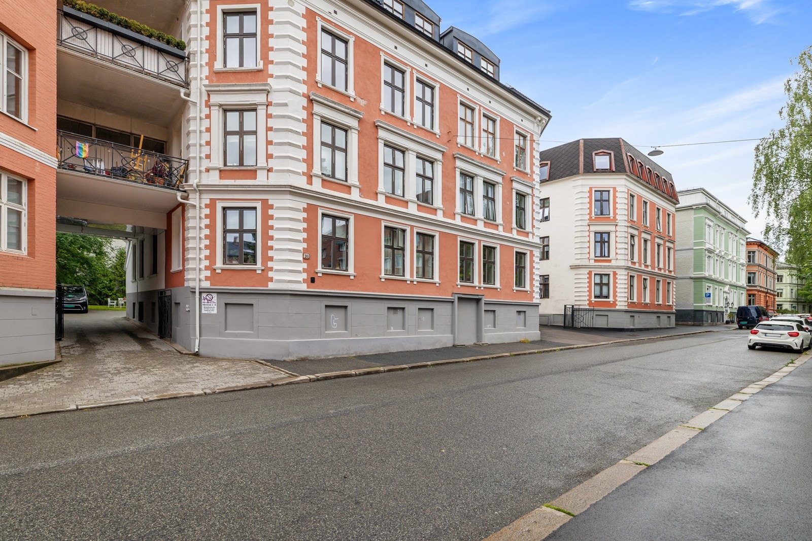 Velkommen til Rosenborggata 10 - en leilighet med attraktiv beliggenhet i hjertet av Majorstuen. Galleribilde