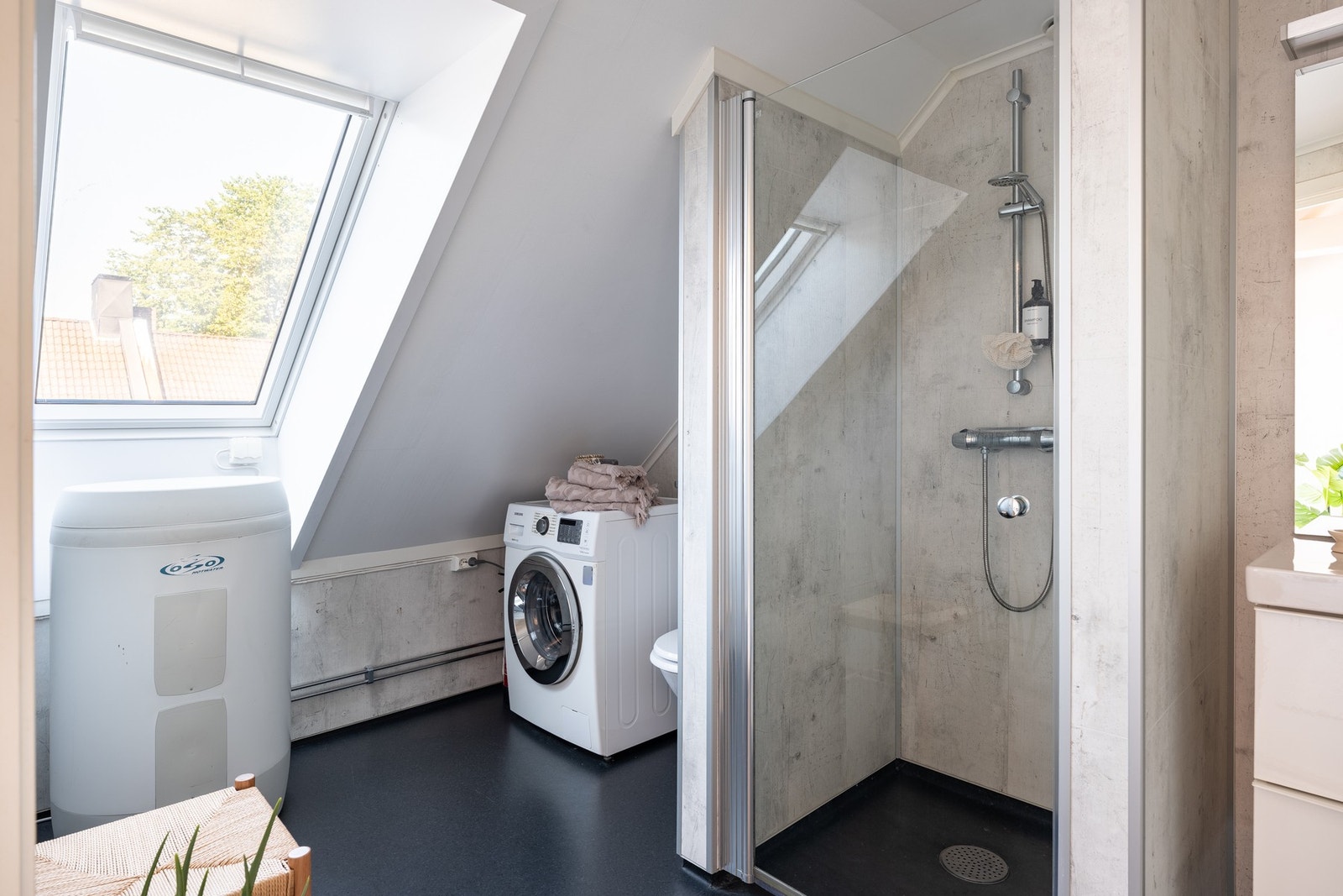 Romslig bad på 6 kvm., totalrenovert i 2017. Galleribilde