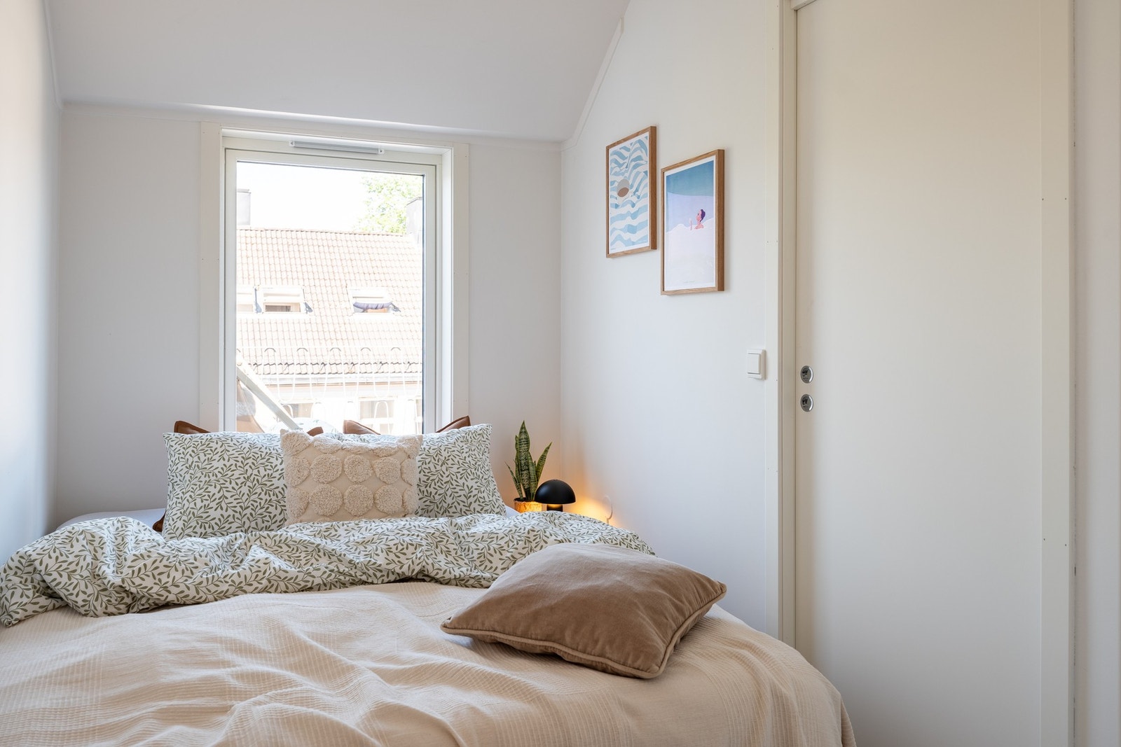 Soverom på 5,5 kvm. vendt ut mot takterrassen. Galleribilde