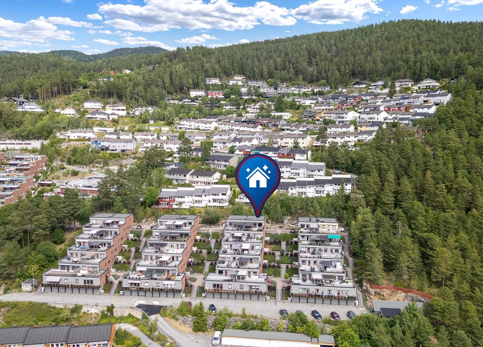 Beliggende i et veletablert område med grønne omgivelser og familievennlige nabolag. Galleribilde