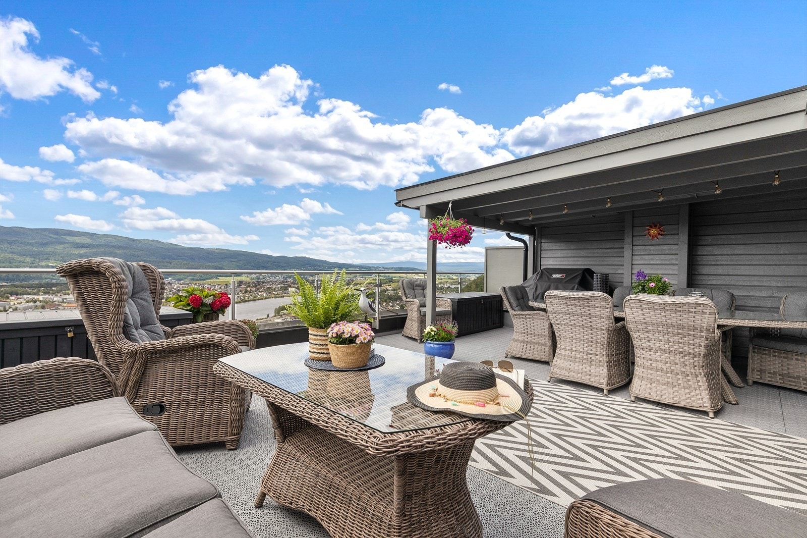 Velkommen til Neptunveien 67, presentert av Christoffer Mazarino i Eiendomsmegler 1! Galleribilde