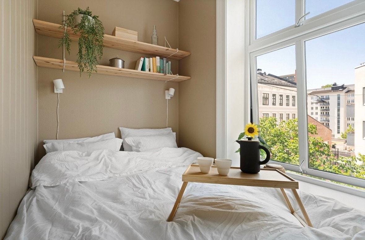 Selger har i dag en 150 cm seng der. Strømuttak. Galleribilde