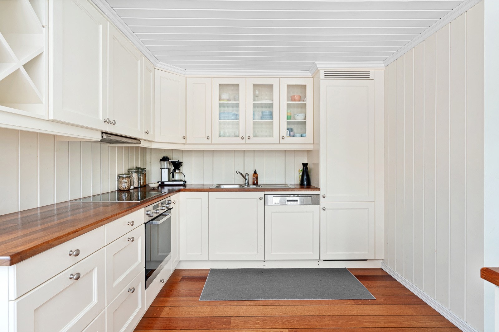 Utstyrt med integrerte hvitevarer fra Miele. Galleribilde