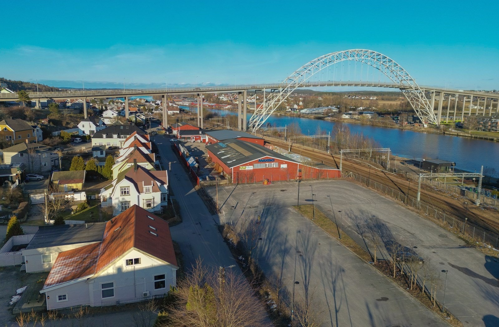 Sentral beliggenhet med kort vei til sentrum, togstasjonen og daglige fasiliteter - alt innen gangavstand. Galleribilde