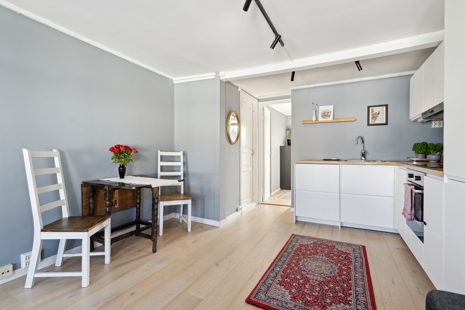 Det passer utmerket å innrede med spisegruppe ved kjøkkenet. Galleribilde