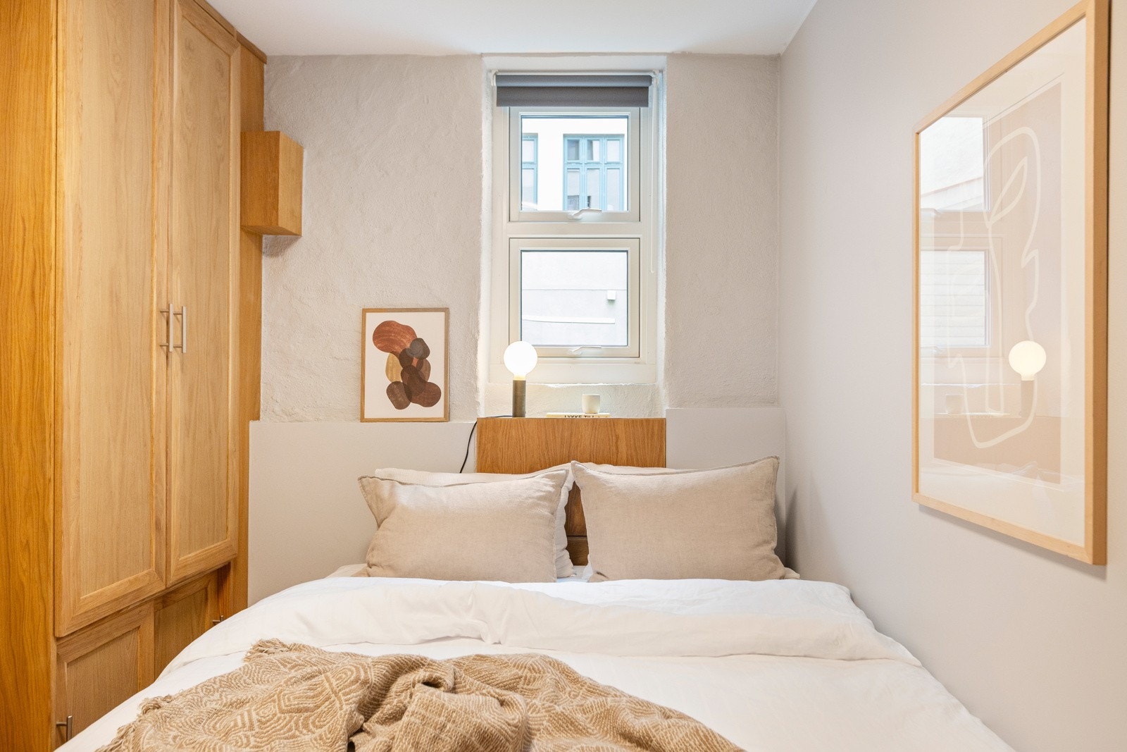 Soverom 2: I likhet med resten av leiligheten vender også dette soverommet mot indre gårdsrom. Galleribilde