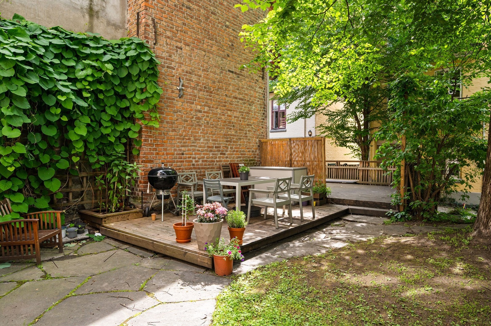 Fellesareal tilrettelagt for sosialisering med venner og naboer. Galleribilde