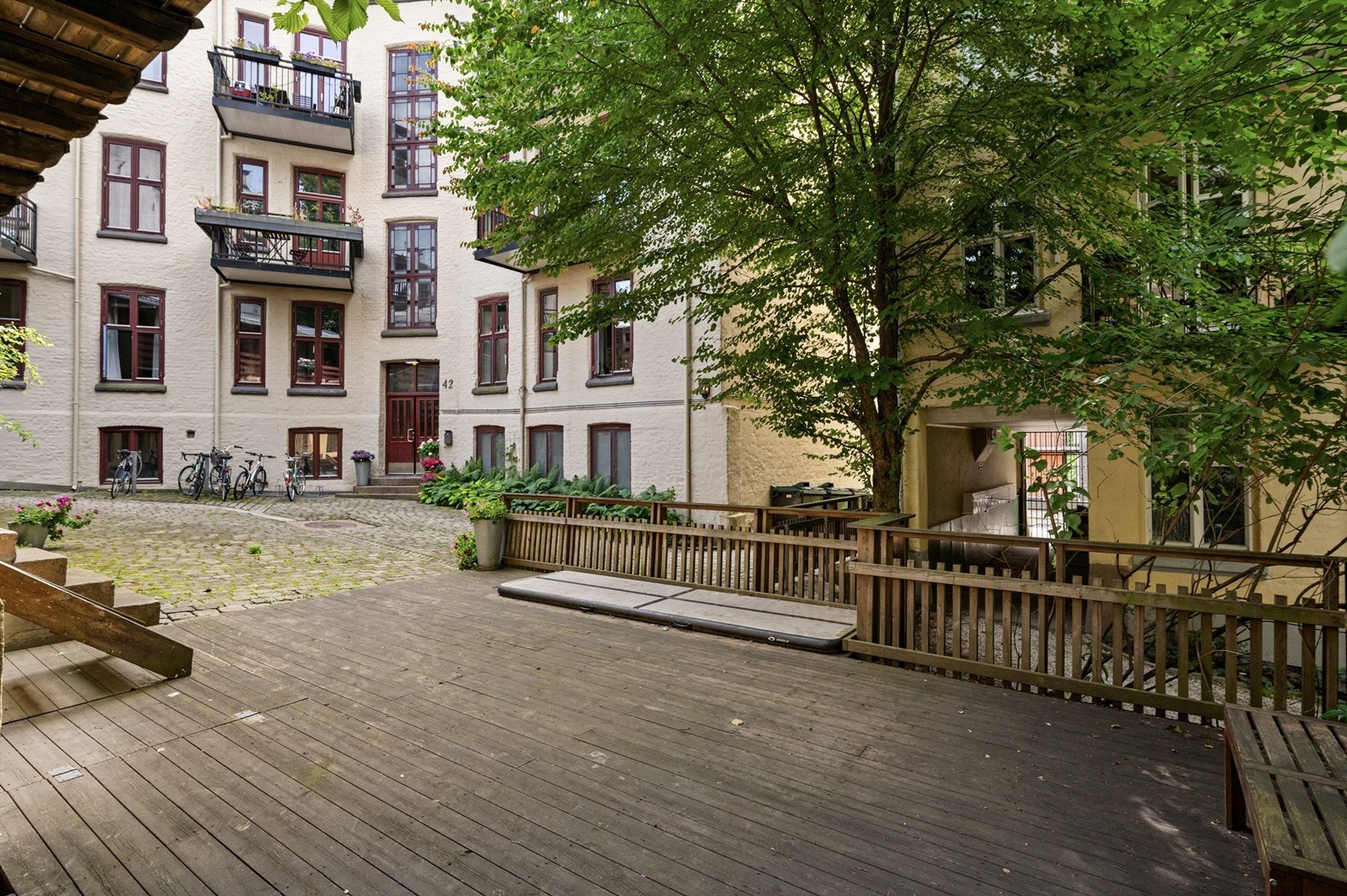 Fellesareal med sykkelparkering. Galleribilde