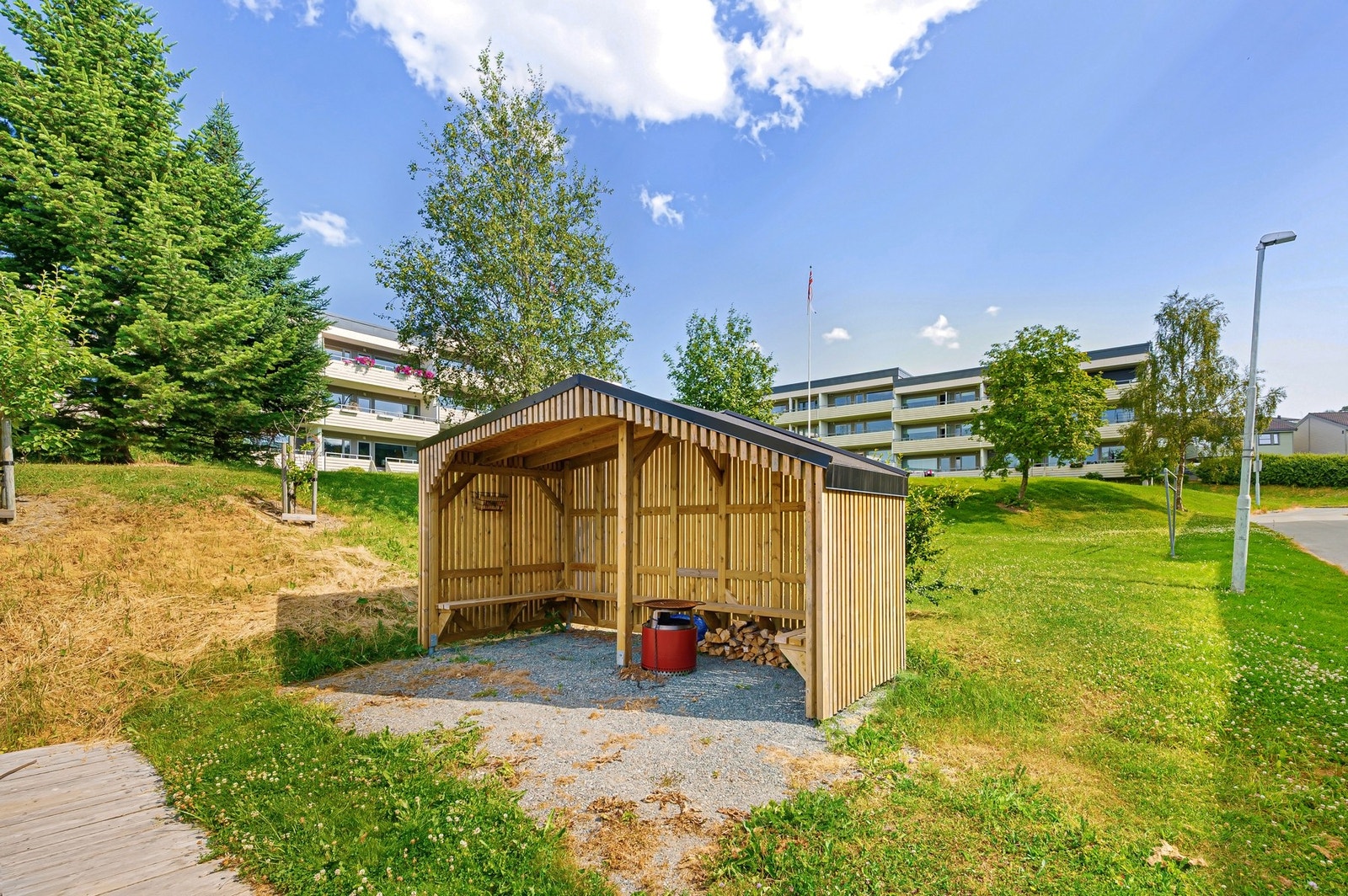 Borettslaget har en koselig grillhytte. Galleribilde