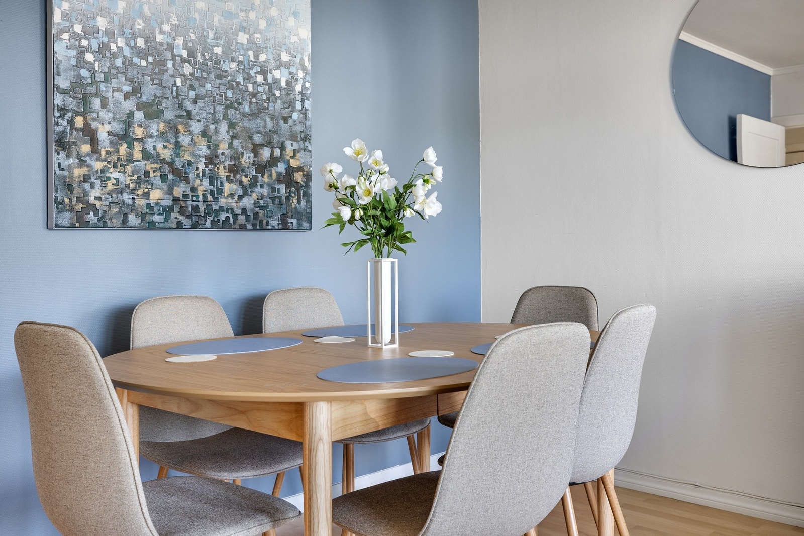 Grunnpakke tv og internett er inkludert i felleskostnadene. Galleribilde