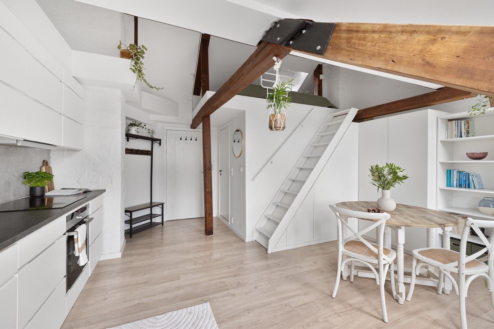 Fra stuen er det adkomst til hemsen. Galleribilde