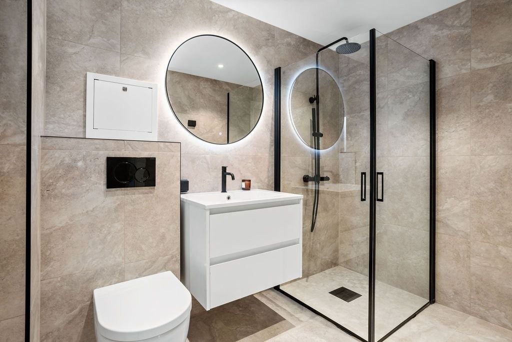 Lekkert, nytt bad i overetasjen. Galleribilde