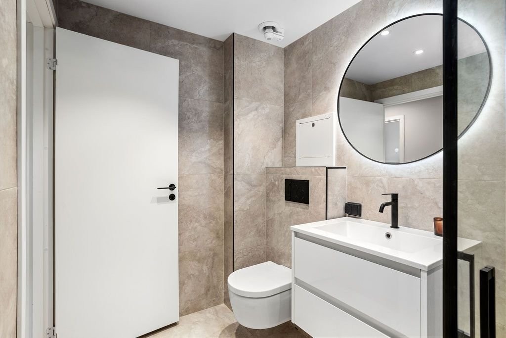 Lekkert, nytt bad i overetasjen. Galleribilde