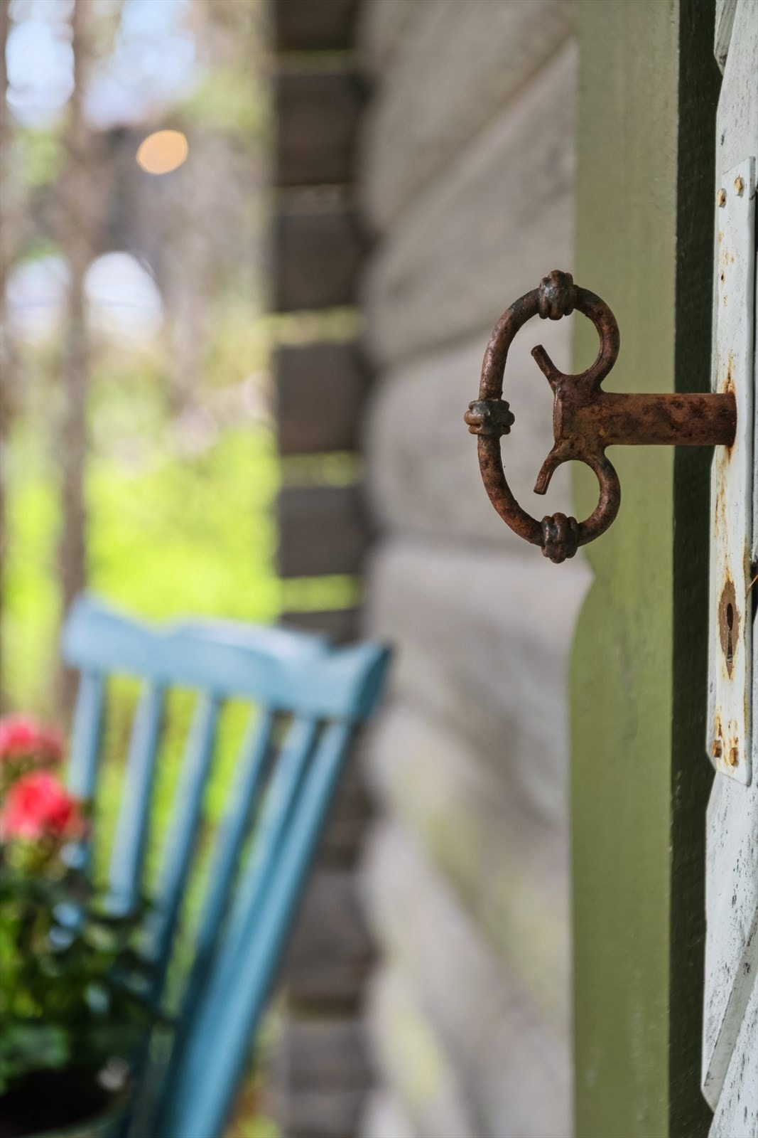 Sjarmerende detaljer på annekset gir et autentisk og innbydende førsteinntrykk. Galleribilde