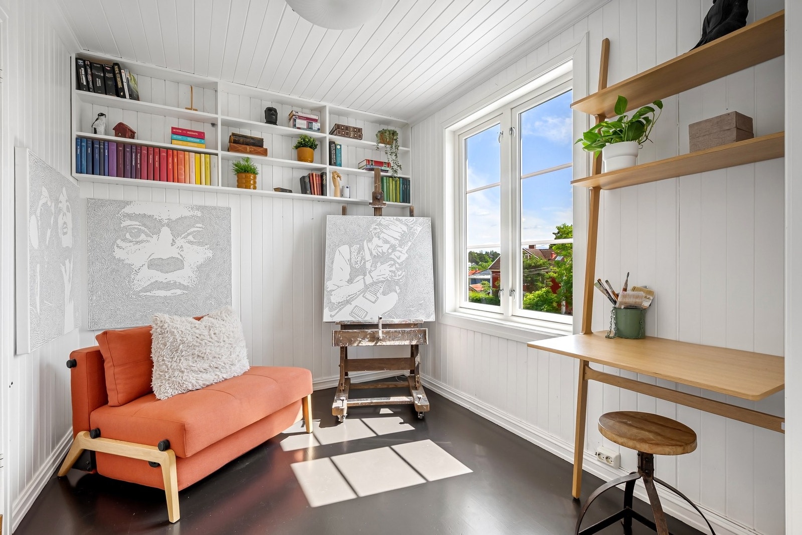 Soverom innredet som atelier Galleribilde