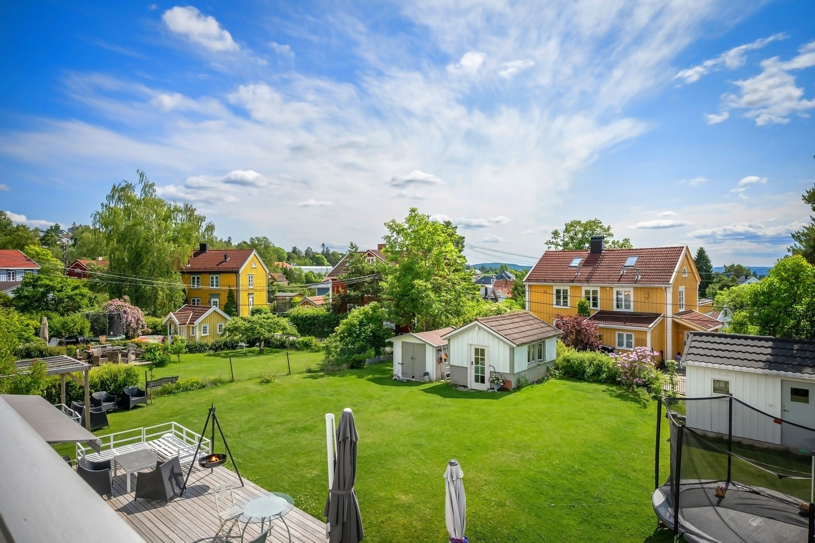 Leiligheten har en svært god intern beliggenhet. Luftig i 2.etasje og med god avstand til omkringliggende bebyggelse Galleribilde