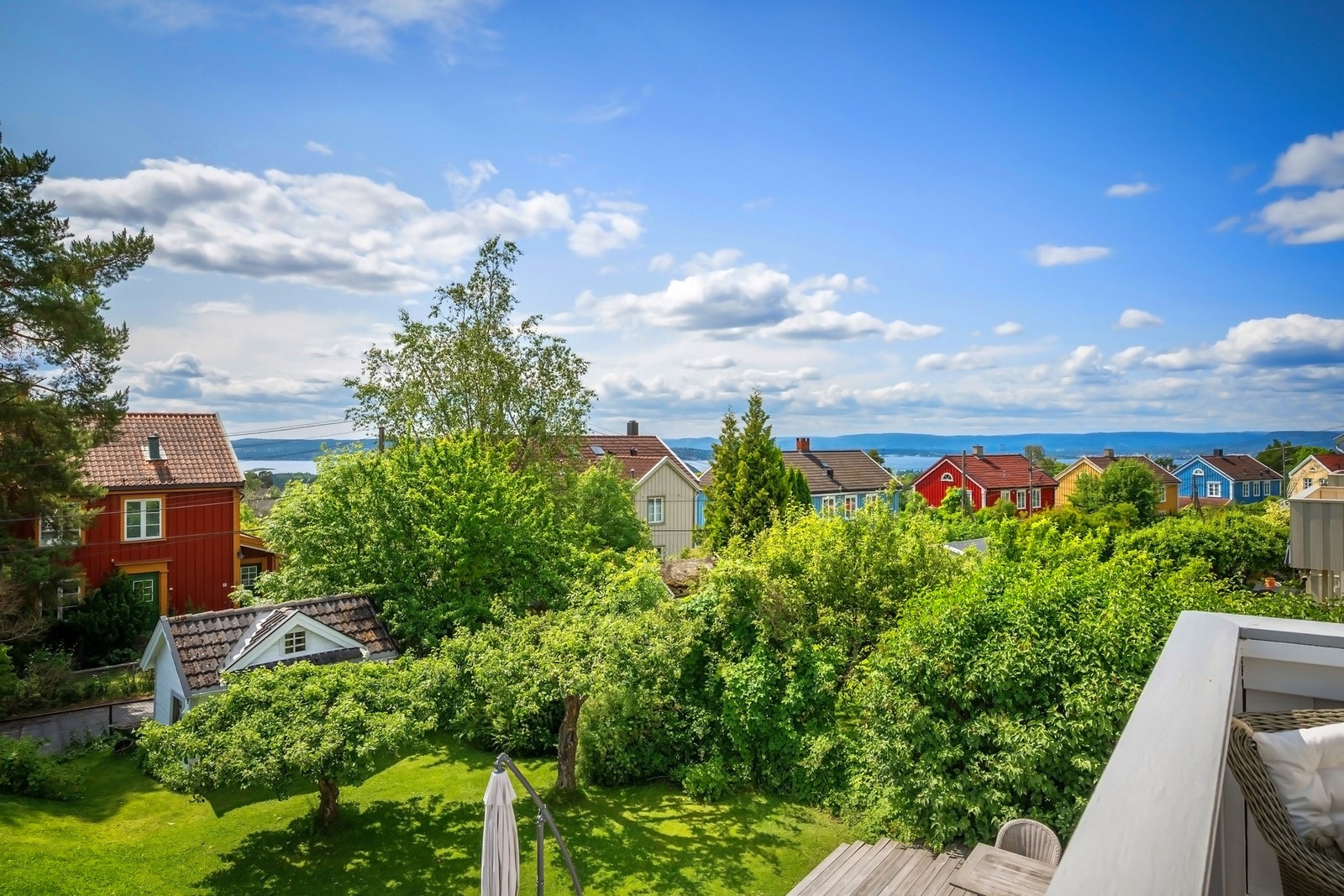 Vid utsikt mot fjorden Galleribilde