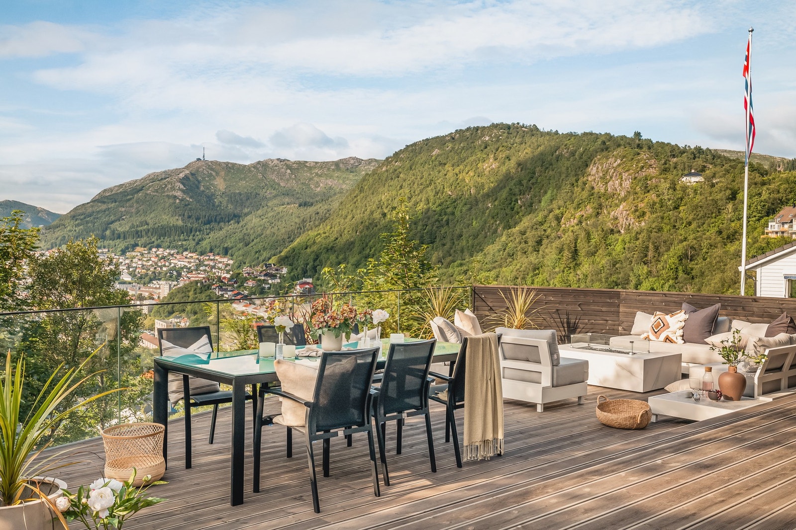 God plass til både sittegruppe og utendørs spisebord. Galleribilde