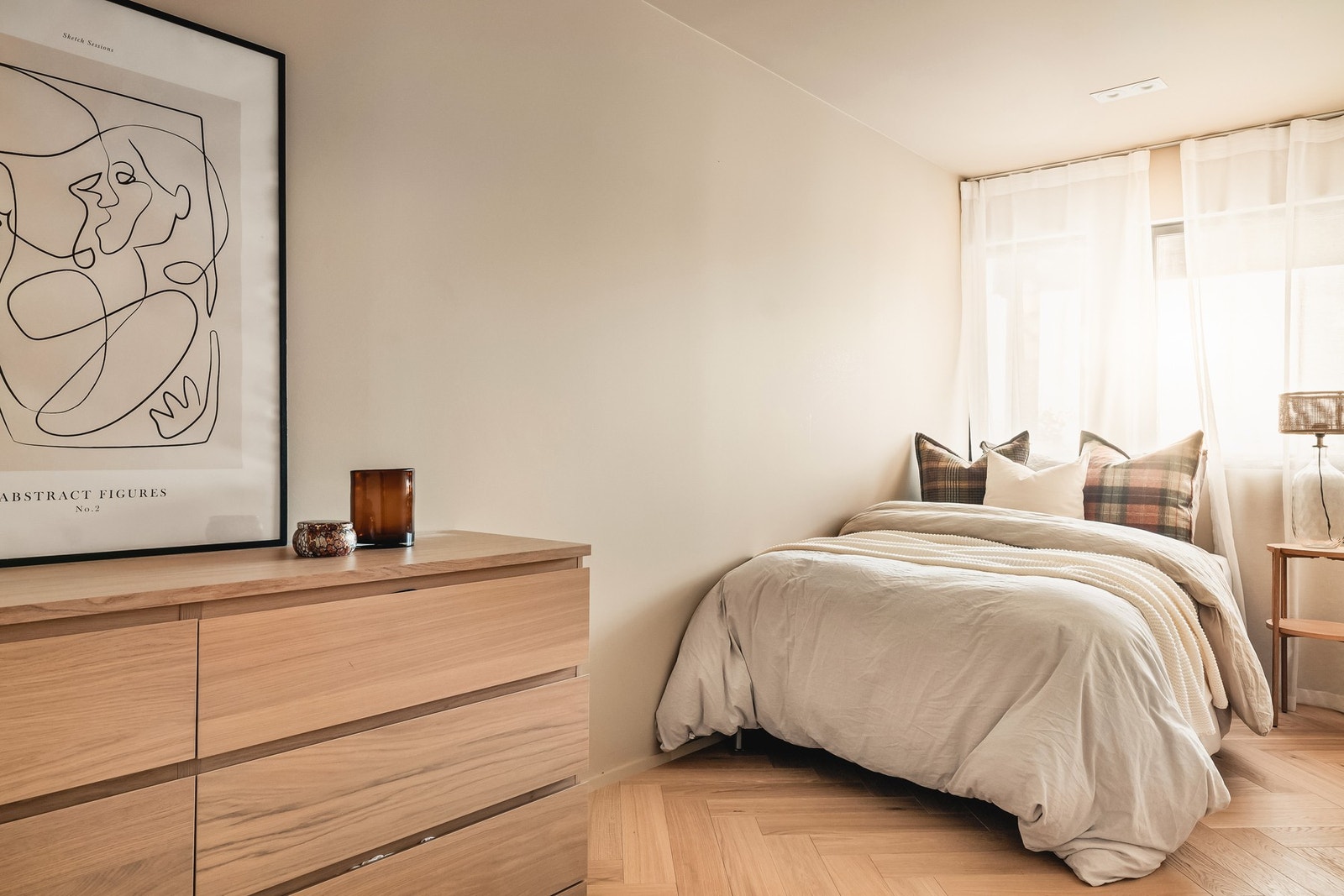 Soverom 2 måler 9 kvm, og har god plass til dobbeltseng og garderobe. Galleribilde